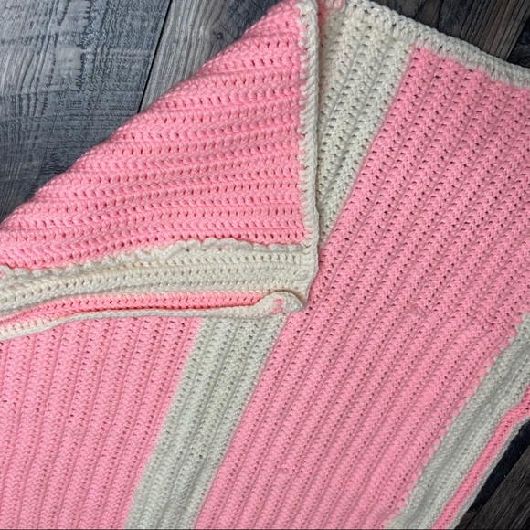 Vintage Pink Bright Neon Cream Crochet Afghan Throw Blanket Baby Blanket 34x42in - Picture 2 of 3